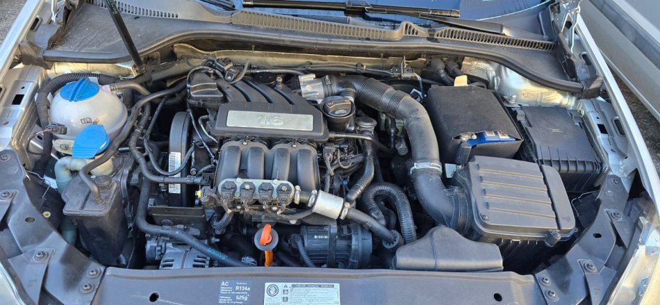 Tirane, shitet makine Volkswagen Golf, Benzin+Gaz, gri metalizato manuale Klima 180.000 km 6.500 €