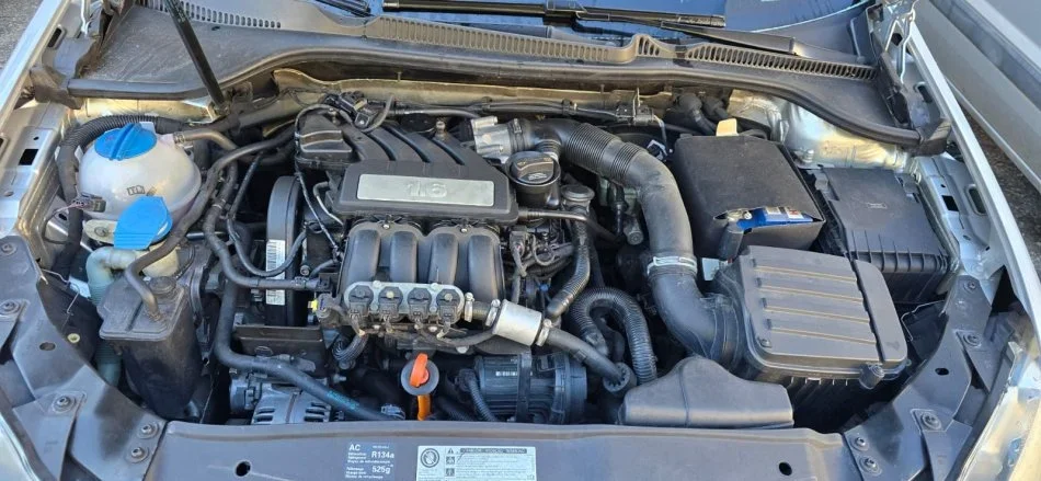 Tirane, shitet makine Volkswagen Golf, Benzin+Gaz, gri metalizato manuale Klima 180.000 km 6.500 €