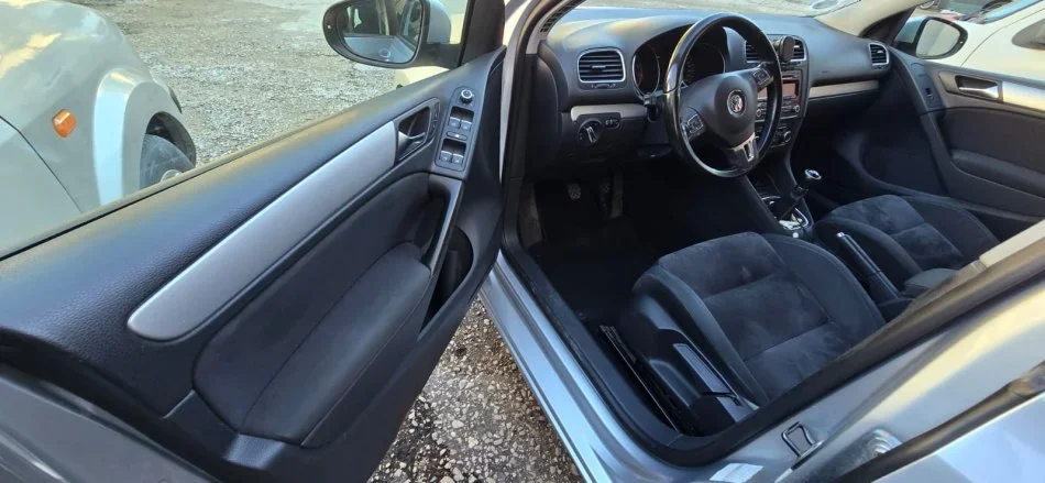 Tirane, shitet makine Volkswagen Golf, Benzin+Gaz, gri metalizato manuale Klima 180.000 km 6.500 €