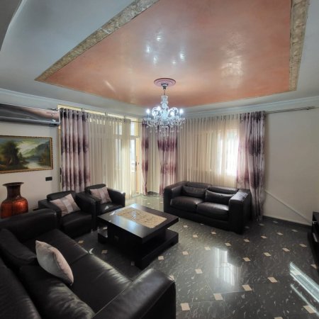 Tirane, jepet me qera apartament 3+1+Ballkon Kati 3, 120 m² 700 € (Komuna e Parisit)