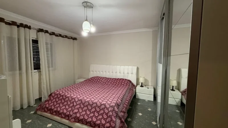 Tirane, jepet me qera apartament 3+1 Kati 3, 120 m² 750 € (Komuna e Parisit)