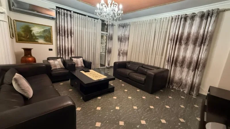 Tirane, jepet me qera apartament 3+1 Kati 3, 120 m² 750 € (Komuna e Parisit)