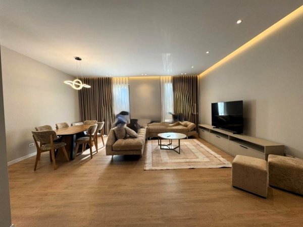 Tirane, jepet me qera apartament 3+1 Kati 1, 155 m² 2.000 € (LIQENI I THATE)