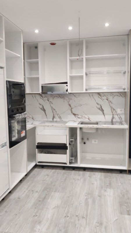 Tirane, jepet me qera apartament 1+1+Ballkon Kati 3, 55 m² 550 € (Astir)