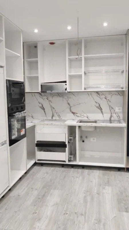 Tirane, jepet me qera apartament 1+1+Ballkon Kati 3, 55 m² 550 € (Astir)