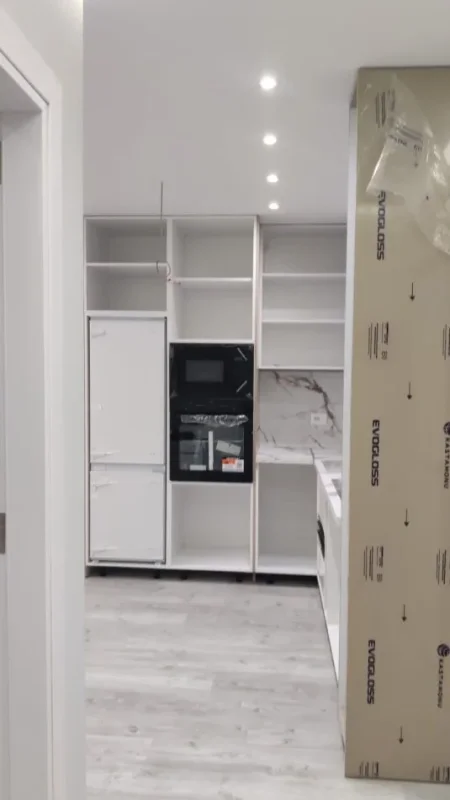 Tirane, jepet me qera apartament 1+1+Ballkon Kati 3, 55 m² 550 € (Astir)