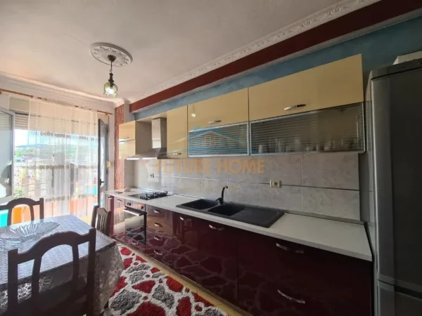 Tirane, jepet me qera apartament 2+1 Kati 8, (Besim Alla)