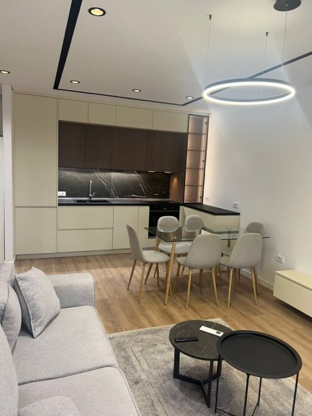 Tirane, jepet me qera apartament 1+1+Ballkon Kati 3, 65 m² 900 € (Parku Olimpik)