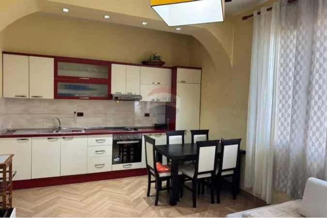 Tirane, jepet me qera apartament 1+1 , 65 m² 450 € (Rruga e Kavajes)