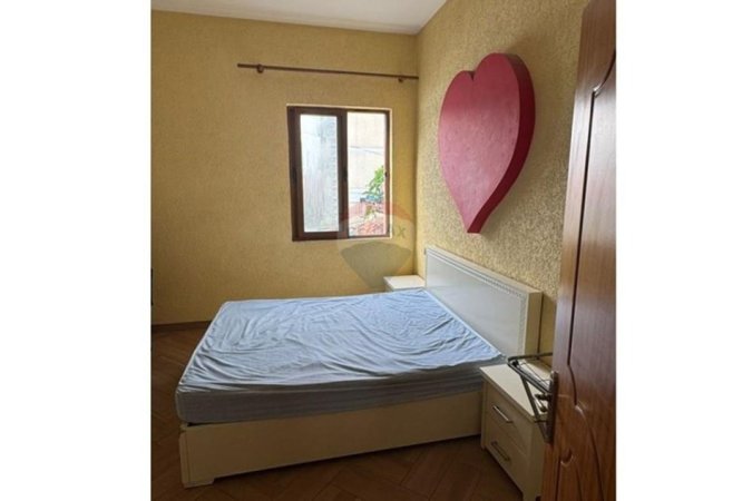 Tirane, jepet me qera apartament 1+1 , 65 m² 450 € (Rruga e Kavajes)