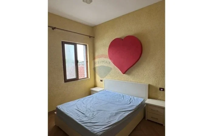 Tirane, jepet me qera apartament 1+1 , 65 m² 450 € (Rruga e Kavajes)