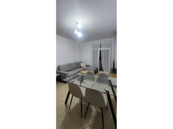 Tirane, jepet me qera apartament 1+1 Kati 4, 62 m² 650 € (Ish ekspozita)