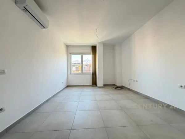 Tirane, shitet apartament 1+1 Kati 3, 60 m² 185.000 €
