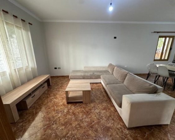 Tirane, jepet me qera apartament duplex 2+1 , 500 € (Prane Market Kendi, ASTIR)