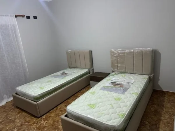 Tirane, jepet me qera apartament duplex 2+1 , 500 € (Prane Market Kendi, ASTIR)