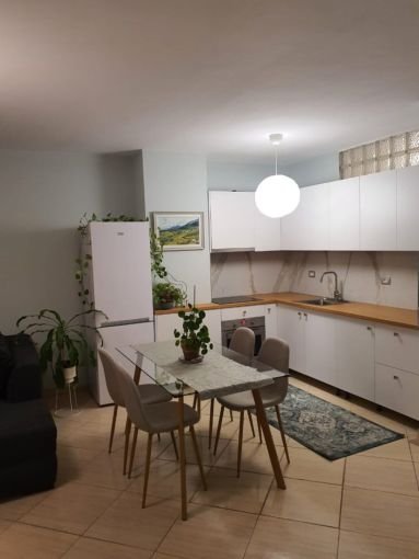 Tirane, jepet me qera apartament 1+1 Kati 6, 91 m² 550 € (rruga e elbasanit , shkolla e baletit)