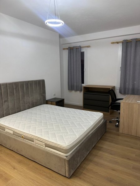 Tirane, jepet me qera apartament 3+1+Ballkon Kati 9, 700 € 