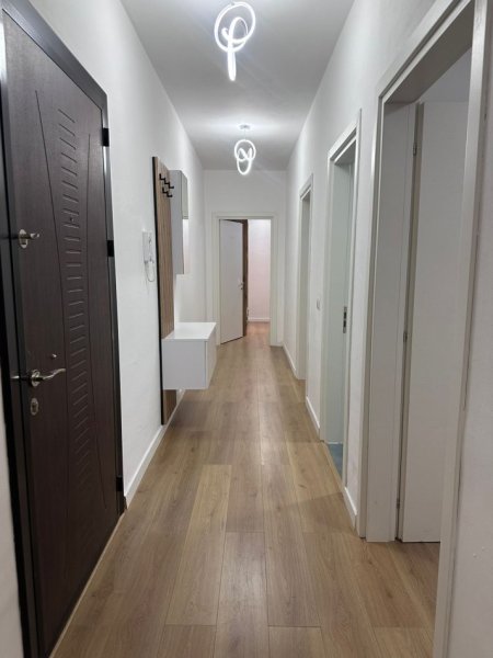 Tirane, jepet me qera apartament 3+1+Ballkon Kati 9, 700 € 