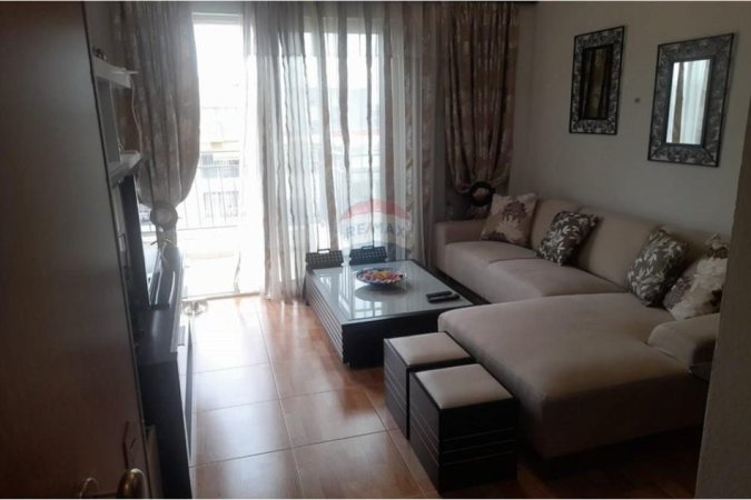 Tirane, jepet me qera apartament , 52 m² 450 € (Ish Fusha Aviacionit)