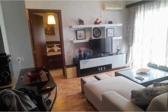 Tirane, jepet me qera apartament , 52 m² 450 € (Ish Fusha Aviacionit)