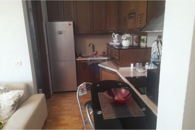Tirane, jepet me qera apartament , 52 m² 450 € (Ish Fusha Aviacionit)