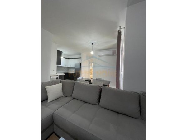 Tirane, jepet me qera apartament 2+1 Kati 5, 125 m² 650 € (Grand Gallery, Yzberisht)
