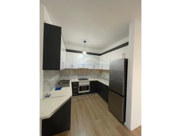 Tirane, jepet me qera apartament 2+1 Kati 5, 125 m² 650 € (Grand Gallery, Yzberisht)