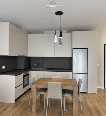 Tirane, jepet me qera apartament 1+1+Ballkon Kati 10, 70 m² 700 € (Rruga Hysni Gerbolli)