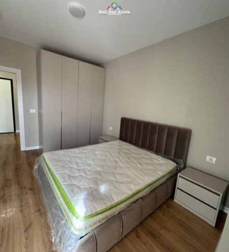 Tirane, jepet me qera apartament 1+1+Ballkon Kati 10, 70 m² 700 € (Rruga Hysni Gerbolli)