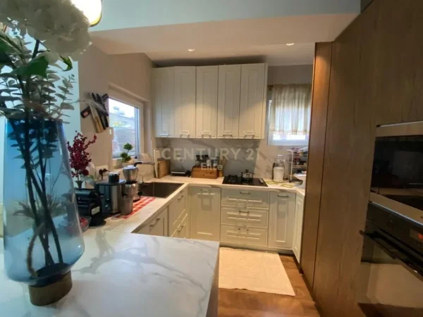 Tirane, shitet 3+1 Kati 4, 130 m² 240.000 € (21 Dhjetori)