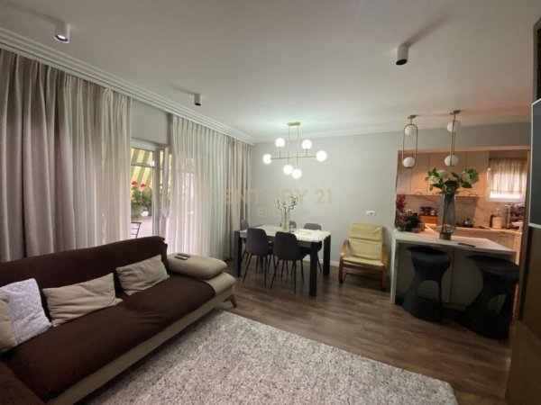 Tirane, shitet 3+1 Kati 4, 130 m² 240.000 € (21 Dhjetori)