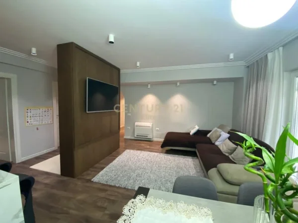 Tirane, shitet 3+1 Kati 4, 130 m² 240.000 € (21 Dhjetori)