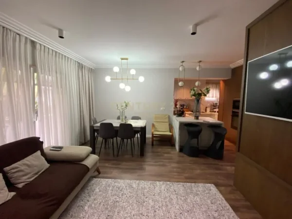 Tirane, shitet 3+1 Kati 4, 130 m² 240.000 € (21 Dhjetori)