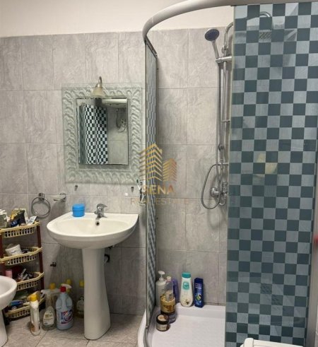 Tirane, jepet me qera apartament 1+1 Kati 9, 75 m² 450 € (Rruga Besim Alla)