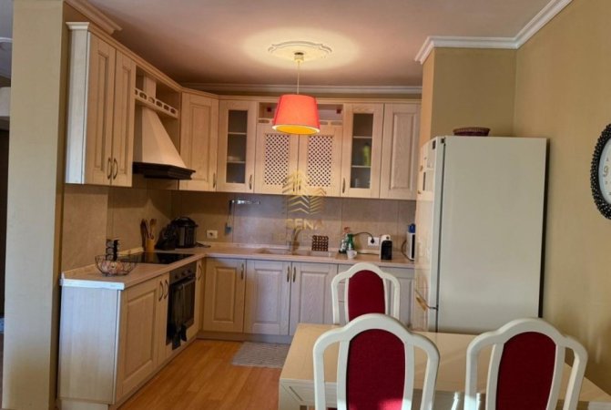 Tirane, jepet me qera apartament 1+1 Kati 9, 75 m² 450 € (Rruga Besim Alla)