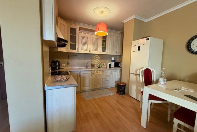 Tirane, jepet me qera apartament 1+1 Kati 9, 75 m² 450 € (Rruga Besim Alla)