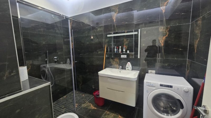Tirane, jepet me qera apartament 2+1 Kati 7, 120 m² 550 € 