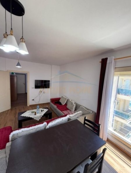 Durres, jepet me qera apartament 2+1+Ballkon Kati 4, 112 m² 450 € 