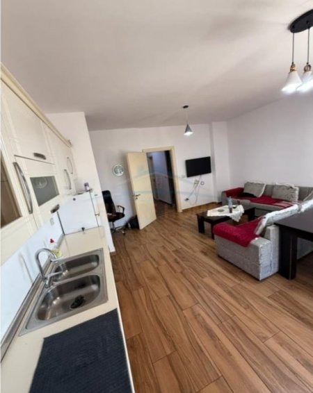 Durres, jepet me qera apartament 2+1+Ballkon Kati 4, 112 m² 450 € 