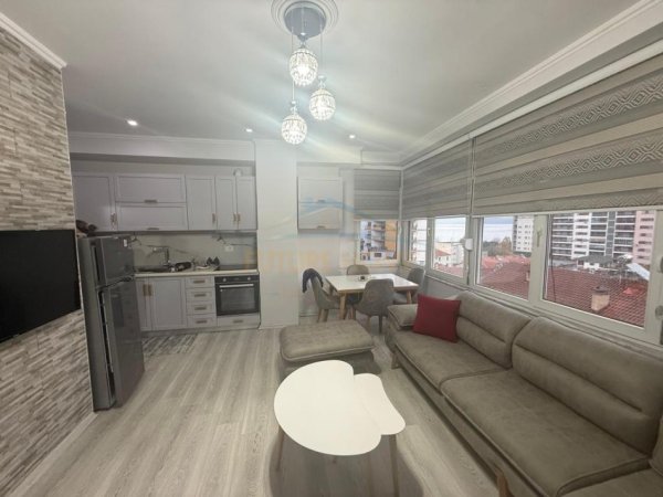 Pogradec, shitet apartament 1+1 Kati 7, 60 m² 75.000 € (Rruga Eduard Mortier)