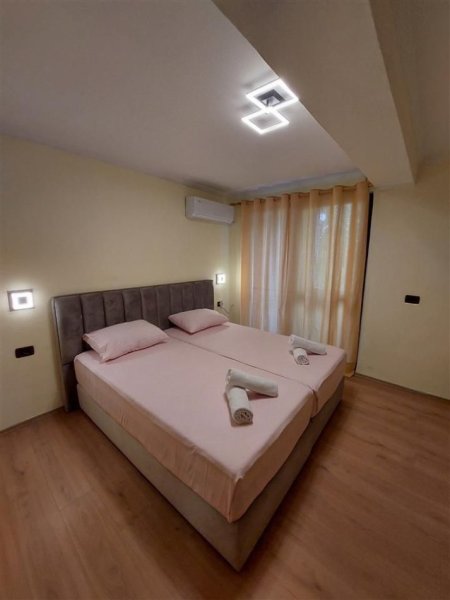 Tirane, jepet me qera apartament 2+1+Ballkon Kati 5, 101 m² 2.800 € (Rruga Myslym Shyri)