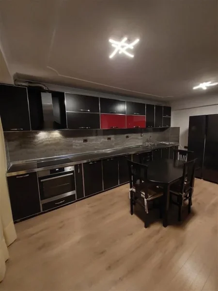 Tirane, jepet me qera apartament 2+1+Ballkon Kati 5, 101 m² 2.800 € (Rruga Myslym Shyri)