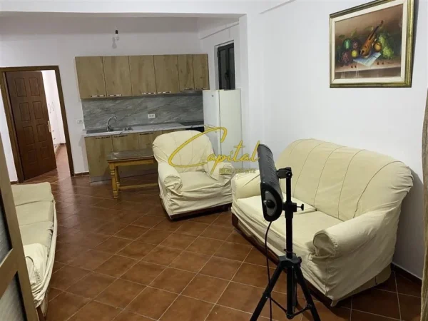 Tirane, jepet me qera apartament 2+1 Kati 1, 80 m² 400 € (SAUK)