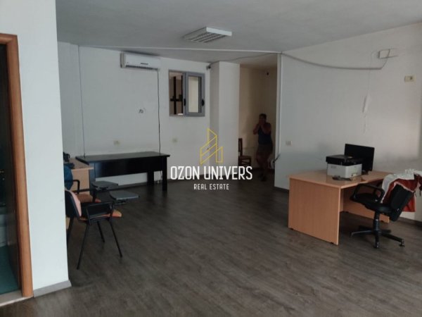 Tirane, jepet me qera ambjent biznesi Kati 5, 70 m² 350 € (Casa Italia, Kamëz Tirana, Albania)