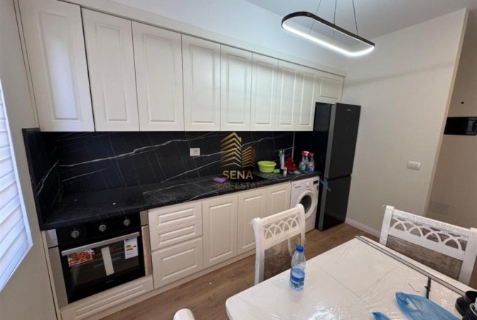 Tirane, jepet me qera apartament 1+1 Kati 4, 65 m² 650 € (Rruga Asim Vokshi,)
