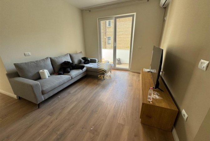 Tirane, jepet me qera apartament 1+1 Kati 4, 65 m² 650 € (Rruga Asim Vokshi,)