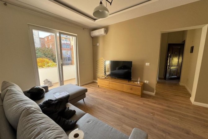 Tirane, jepet me qera apartament 1+1 Kati 4, 65 m² 650 € (Rruga Asim Vokshi,)