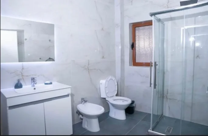Tirane, jepet me qera apartament 2+1 , 100 m² 850 € (Siri Kodra)