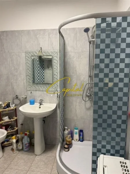 Tirane, jepet me qera apartament 1+1 Kati 9, 75 m² 450 € (YZBERISHT)