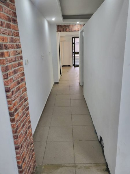 Tirane, jepet me qera dyqan Kati 0, 85 m² 450 € (dyqan me qera ne vasil shanto)